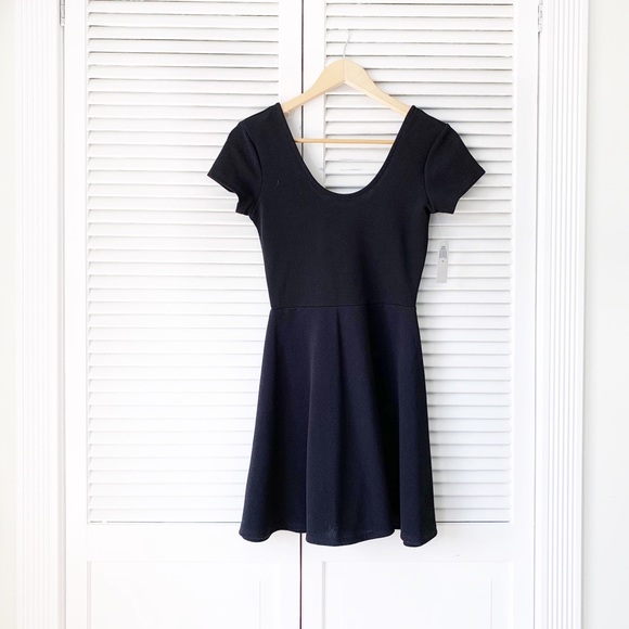 Planet Gold Dresses & Skirts - Planet Gold Cap Sleeve Black Fit & Flare Dress NWT